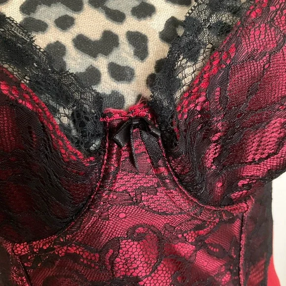 Cacique Red and Black Lace Bra - Picture 2 of 13